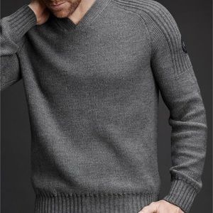 Canada Goose sweater, Iron Grey, unisex, merino wool, dry clean, says L?